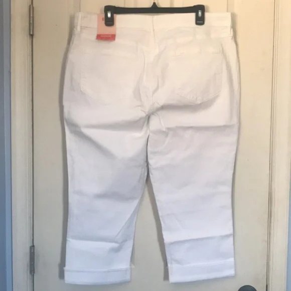 EVRI fit solutions modern white Capri - Picture 4 of 5